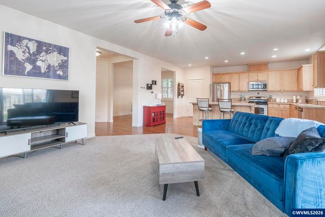 1018 Taurus Lp NE, Keizer, OR 97303