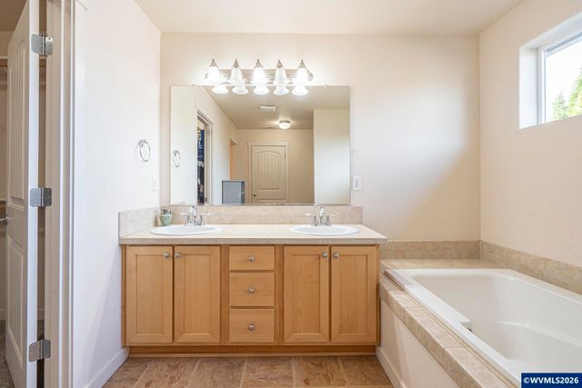 1018 Taurus Lp NE, Keizer, OR 97303