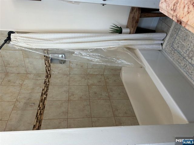 423 Cherry Street, Roselle Park, NJ 07204