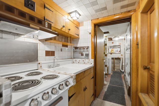 45 Lowell St, Woburn, MA 01801