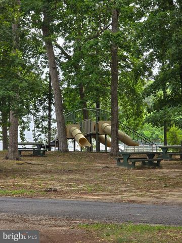 104 CHARLOTTE AVE, Federalsburg, MD 21632