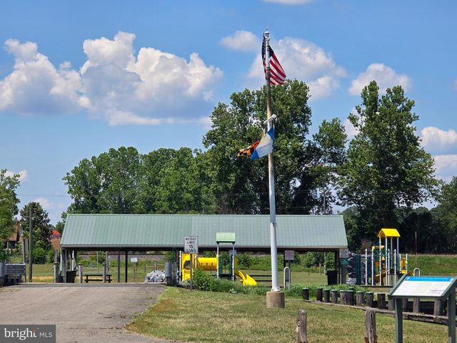 104 CHARLOTTE AVE, Federalsburg, MD 21632