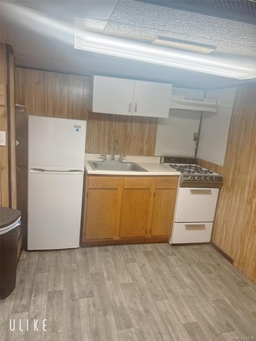 24-32 23rd st 1B, Astoria, NY 11102