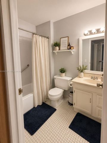 301 N Pine Island Road 220, Plantation, FL 33324