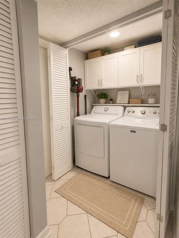 301 N Pine Island Road 220, Plantation, FL 33324