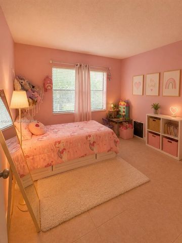 301 N Pine Island Road 220, Plantation, FL 33324