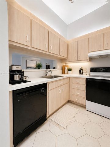 301 N Pine Island Road 220, Plantation, FL 33324