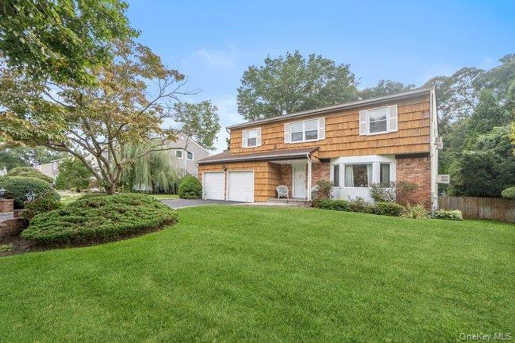 14 Format Lane, Smithtown, NY 11787 — photo 3