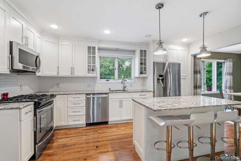 14 Format Lane, Smithtown, NY 11787 — photo 5