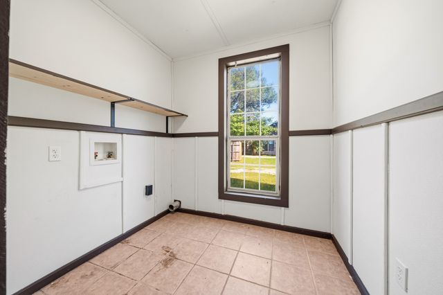 700 Harrel Avenue, Bynum, TX 76631