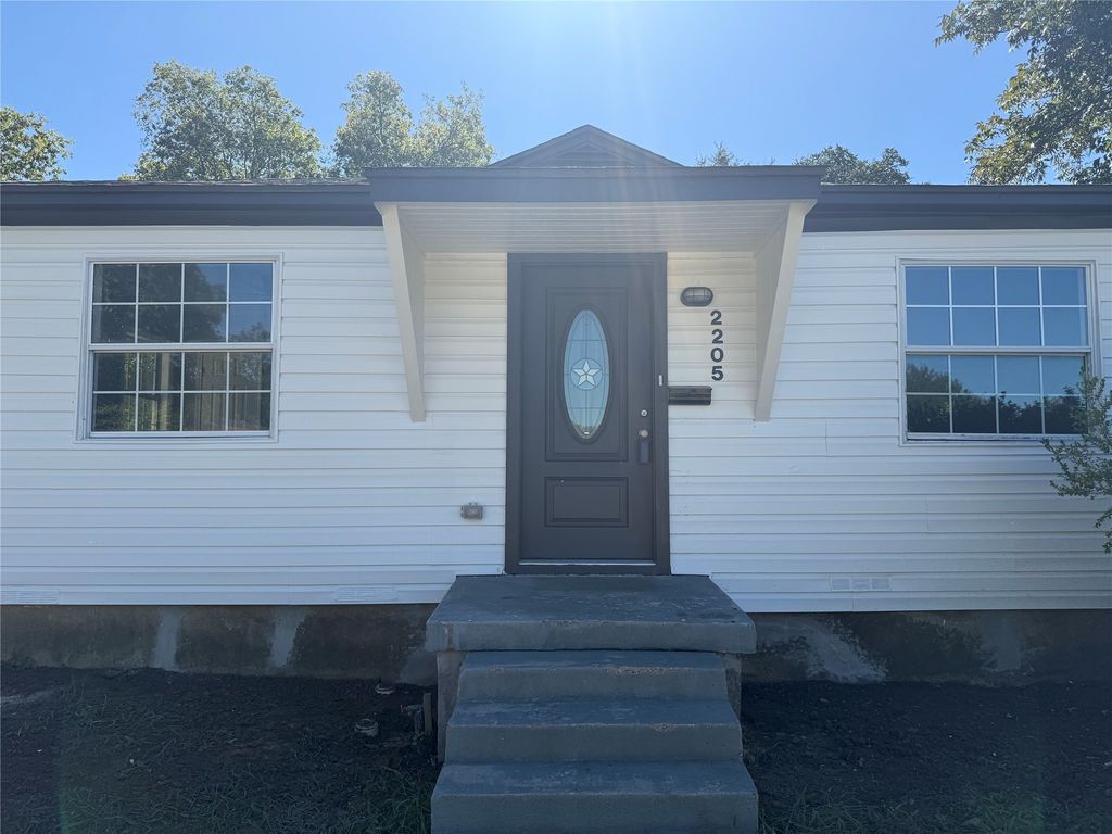 2205 Cottonwood Court, Grand Prairie, TX 75050