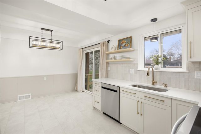 11095 Martin Road, Warren, MI 48093