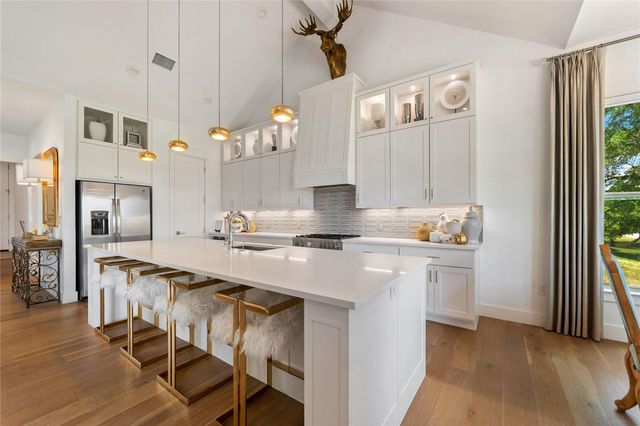 104 Smugglers CV, Horseshoe Bay, TX 78657