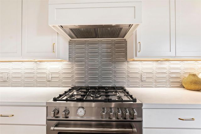 104 Smugglers CV, Horseshoe Bay, TX 78657