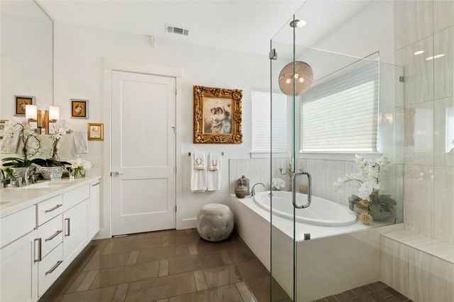 104 Smugglers CV, Horseshoe Bay, TX 78657