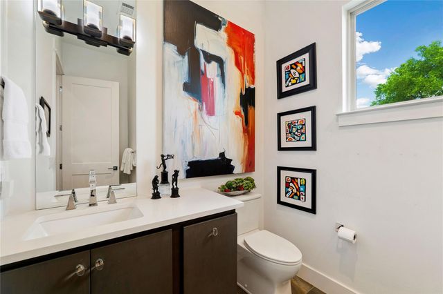 104 Smugglers CV, Horseshoe Bay, TX 78657