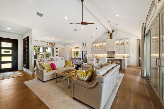 104 Smugglers CV, Horseshoe Bay, TX 78657