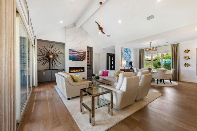 104 Smugglers CV, Horseshoe Bay, TX 78657