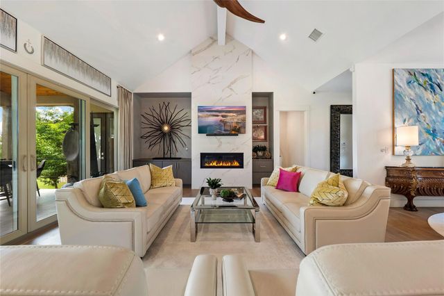 104 Smugglers CV, Horseshoe Bay, TX 78657