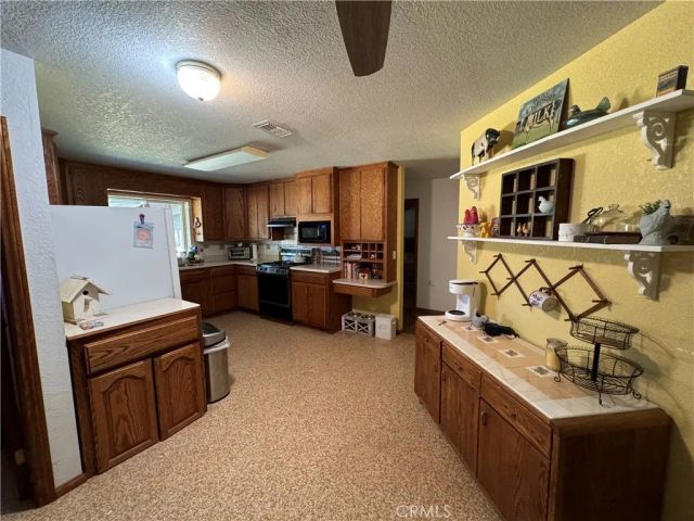 35648 Mountain View Road, Hinkley, CA 92347