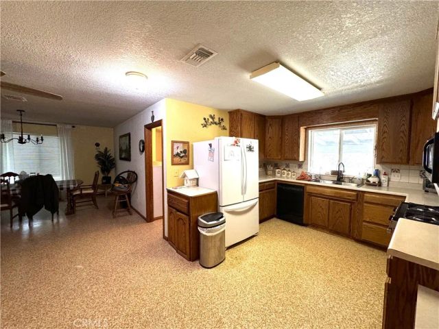 35648 Mountain View Road, Hinkley, CA 92347