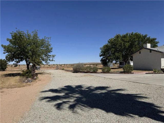 35648 Mountain View Road, Hinkley, CA 92347