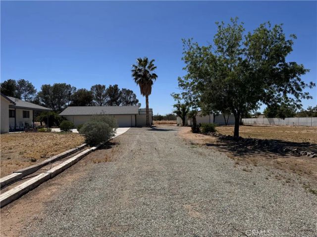35648 Mountain View Road, Hinkley, CA 92347