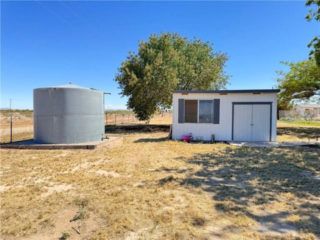 35648 Mountain View Road, Hinkley, CA 92347