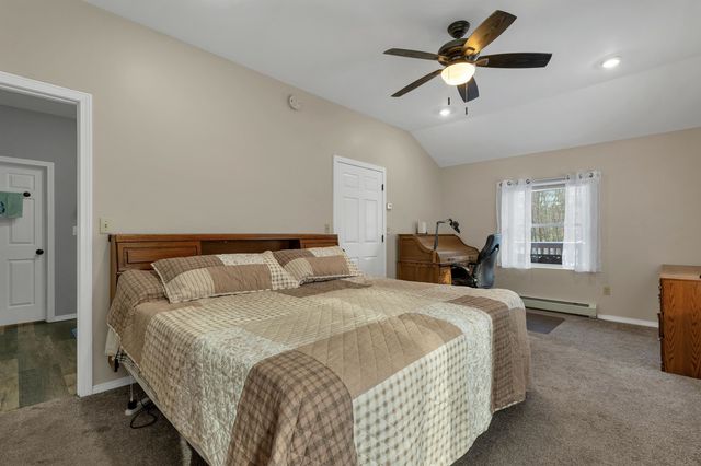 11 E Dunbarton Road, Goffstown, NH 03045