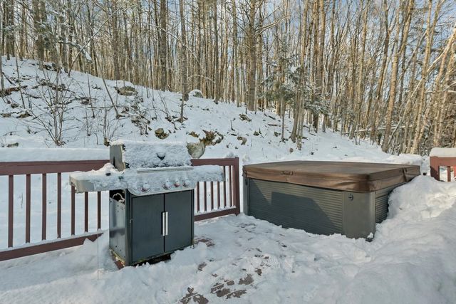 11 E Dunbarton Road, Goffstown, NH 03045