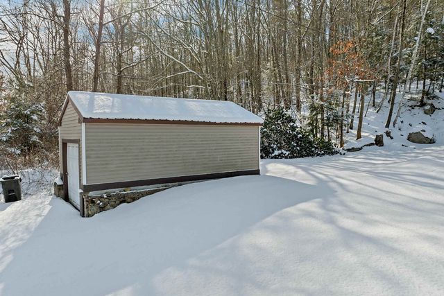 11 E Dunbarton Road, Goffstown, NH 03045