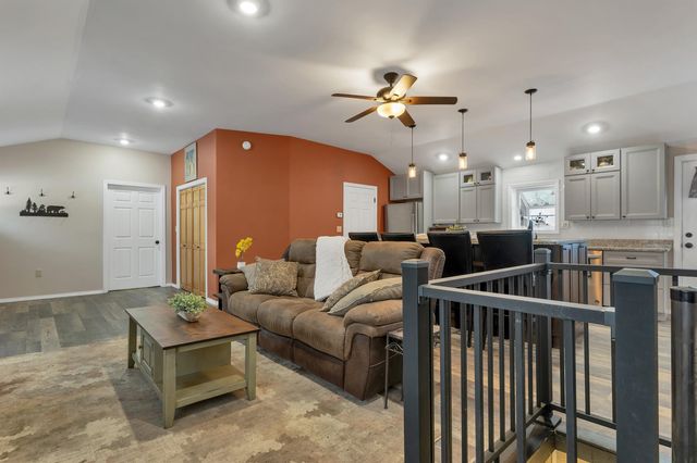 11 E Dunbarton Road, Goffstown, NH 03045