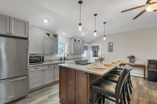 11 E Dunbarton Road, Goffstown, NH 03045