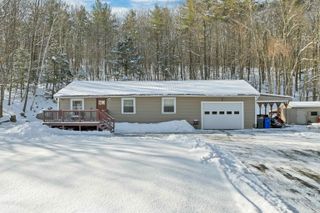 11 E Dunbarton Road, Goffstown, NH 03045