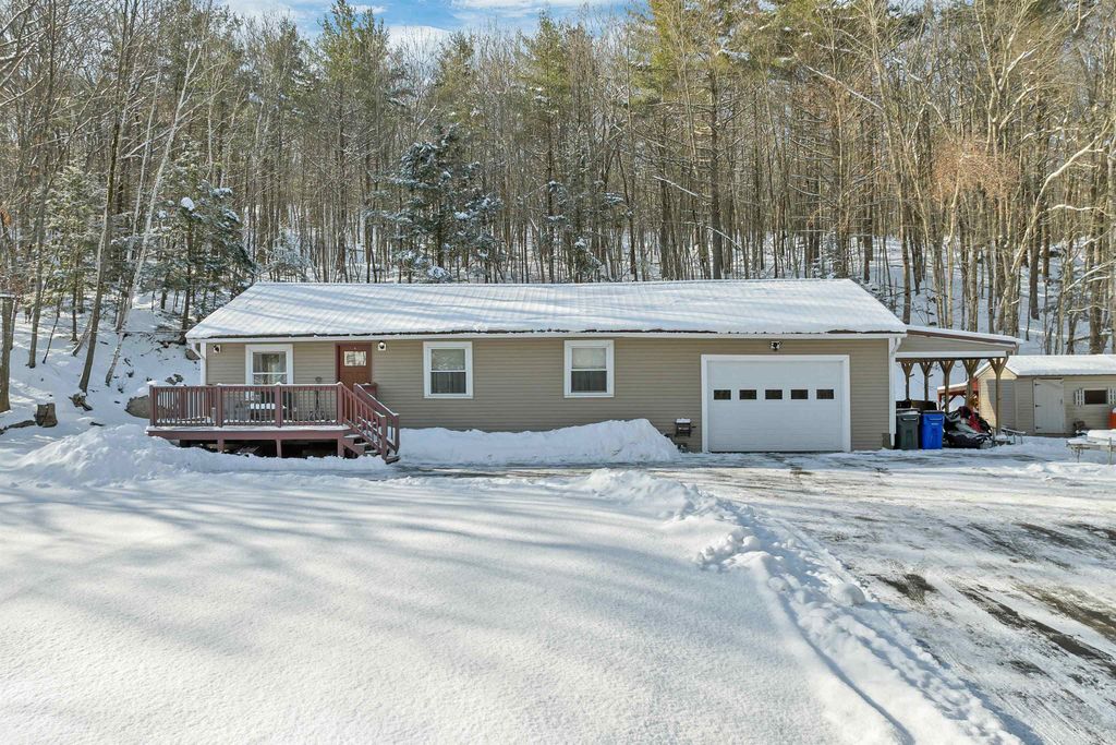 11 E Dunbarton Road, Goffstown, NH 03045