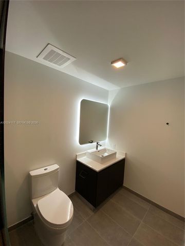 227 NE 2nd St 1701, Miami, FL 33132