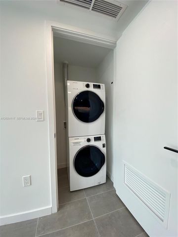 227 NE 2nd St 1701, Miami, FL 33132