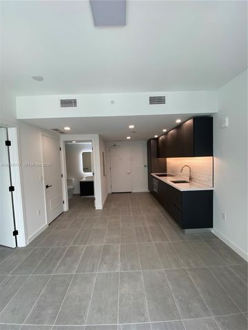 227 NE 2nd St 1701, Miami, FL 33132