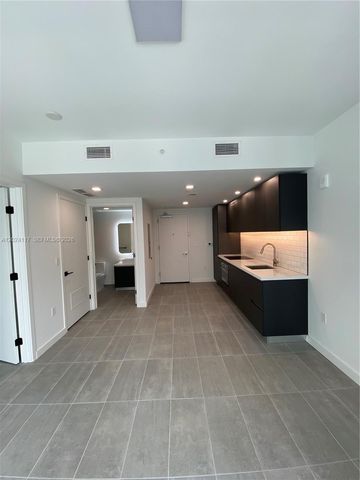 227 NE 2nd St 1701, Miami, FL 33132
