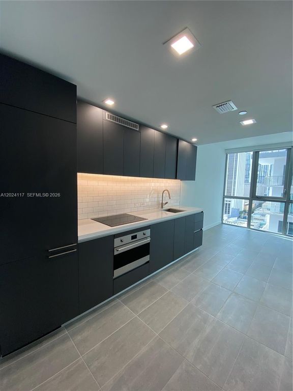 227 NE 2nd St 1701, Miami, FL 33132