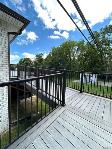 39 Stark Road, Rochester Hills, MI 48307