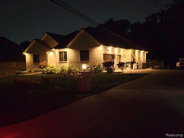 39 Stark Road, Rochester Hills, MI 48307