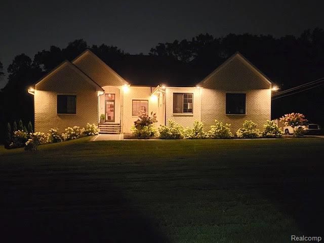 39 Stark Road, Rochester Hills, MI 48307