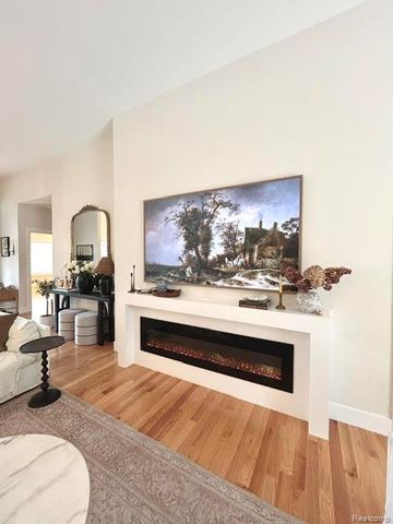 39 Stark Road, Rochester Hills, MI 48307