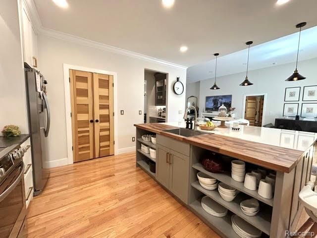 39 Stark Road, Rochester Hills, MI 48307
