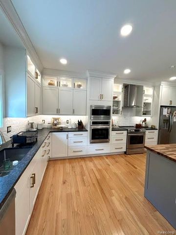 39 Stark Road, Rochester Hills, MI 48307