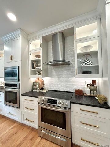39 Stark Road, Rochester Hills, MI 48307