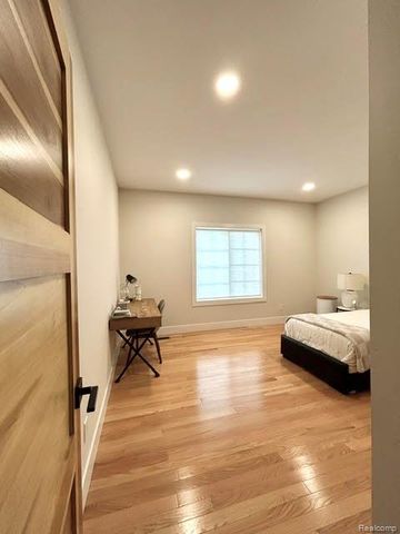 39 Stark Road, Rochester Hills, MI 48307