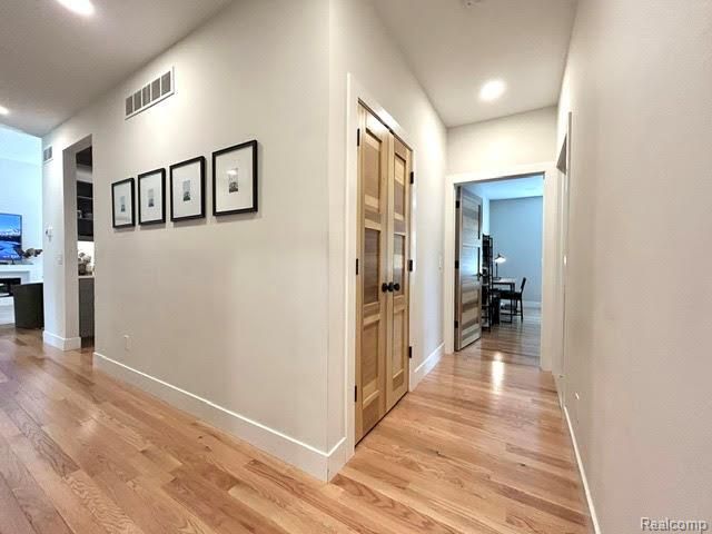 39 Stark Road, Rochester Hills, MI 48307