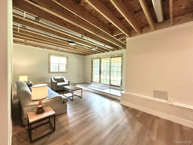 39 Stark Road, Rochester Hills, MI 48307